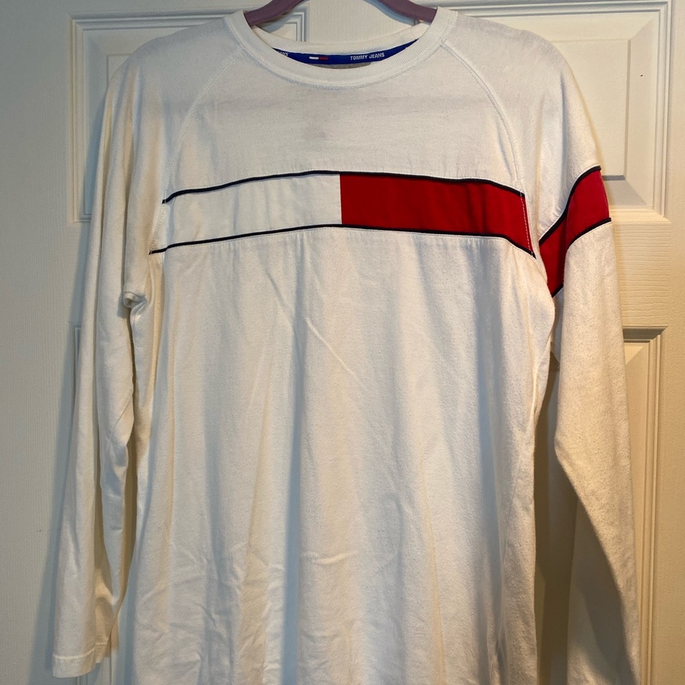 Tommy Hilfiger longsleeve size XL fits like a S.